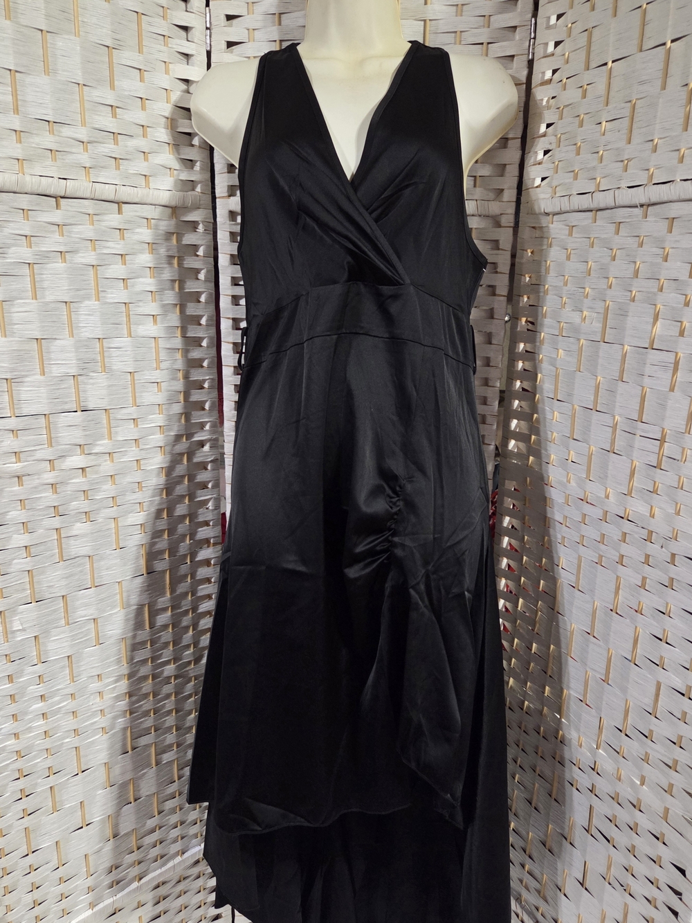 Source Unknown Black High-Low V-Neck Sleeveless Dress